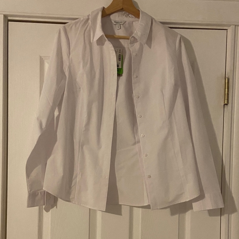Reitmans Essentials White Button-Up Shirt M